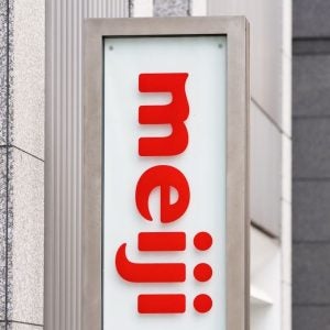 Meiji logo on side of grey building